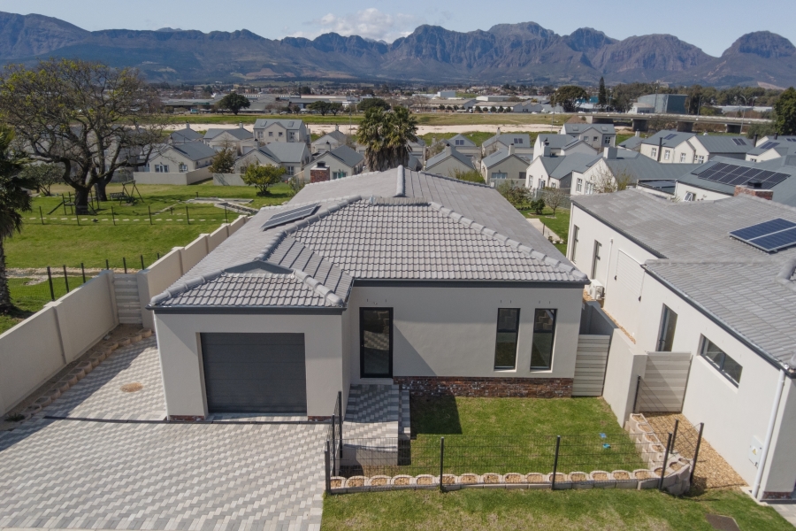 3 Bedroom Property for Sale in Honeydew Country Estate Western Cape